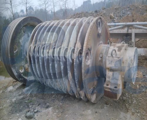 軸心及間隔圓盤